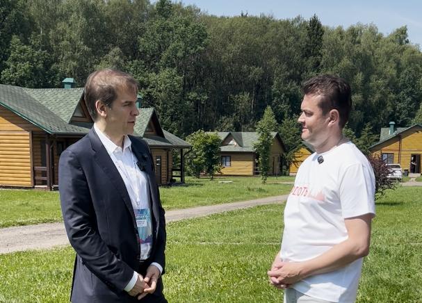 ЗДЕСЬ ВСЕ СВОИ: интервью с Сергеем Новиковым на полях форума «Форсаж»