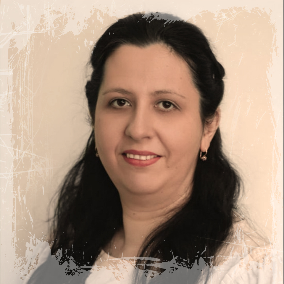 С жёлтого блюдца луны